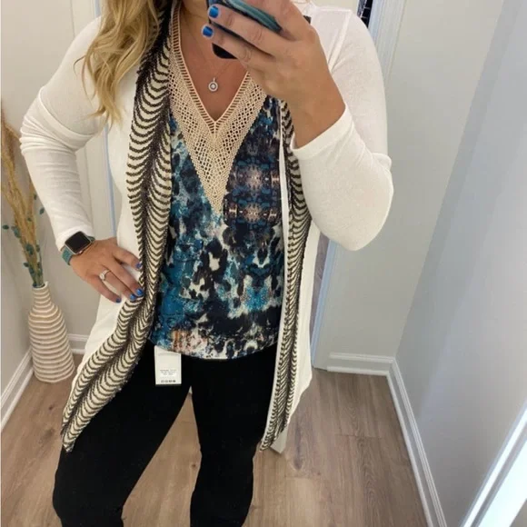 Brand new Teal Leopard Tan Lace Vneck Tank! - Picture 6 of 12